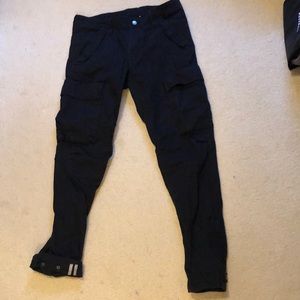 Levi’s black waterproof cargo jeans 32x30